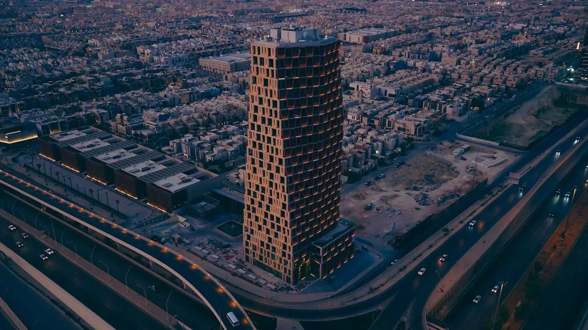 Wadi Hanifah capital-corridor tower, Riyadh