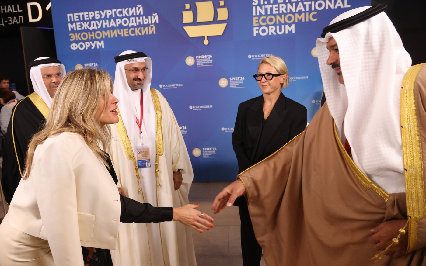 Ekaterina Chernova greeting the Kingdom of Bahrain delegation